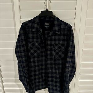 Pendleton Men’s Navy Blue and Gray Board Shirt